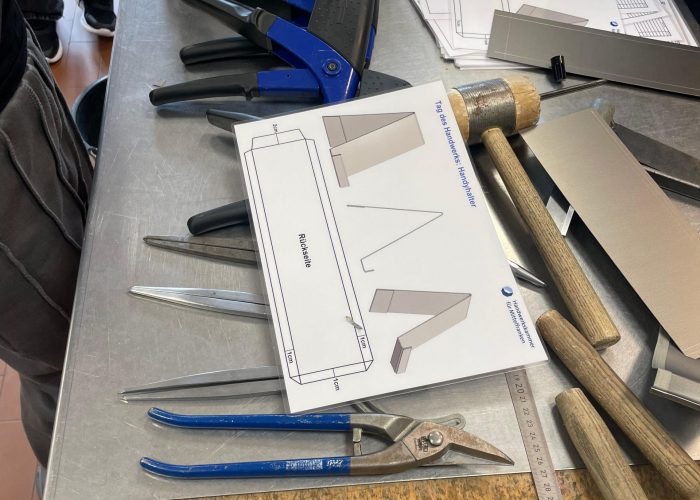 Pläne und Bleche für Spenglerarbeiten